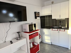 Private kitchen - CANET SUD SUPERB T2 AT THE FOOT OF THE SEA (Canet-en-Roussillon)