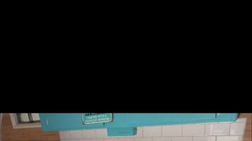 Kühlschrank, Herdplatte, Wasserkocher mit Kaffee-/Teezubehör, Toaster