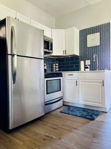 Suite Home Indiana #3 | KING 1BD/1BA Apartment