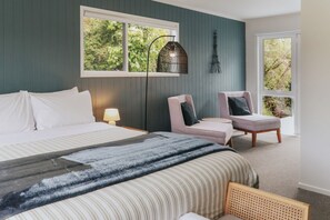 Bedroom with lounge chairs - Architectural Lakehouse | Panoramic Views | Boat Mooring | Space for 14 (Okere Falls)