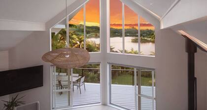 Architectural Lakehouse | Panoramic Views | Boat Mooring | Space for 14