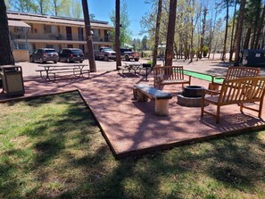 إطلالة على الفناء