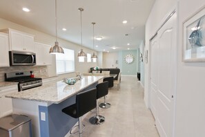 冰箱、微波炉、烤箱、炉灶