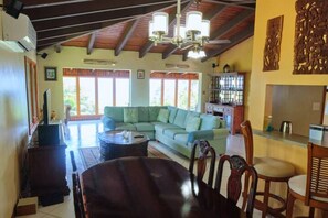 Smart-TV, Tischtennisplatte