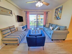 Smart TV, books - Enjoy Sunsets at Fully Equipped 2BR Condo at the Beach (Pensacola Beach)