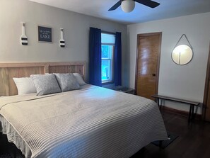 2 bedrooms, desk, free WiFi - 6 minutes to RaystownSynders Boat Launch. Room to park a boat. 40 miles to PSU!  (Huntingdon)