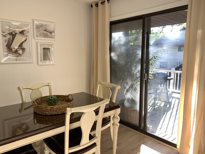 Newly renovated, relaxing space close to U of I and hospitals- high speed WiFI