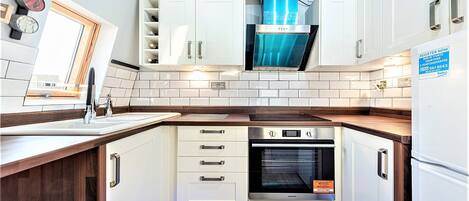 Refrigerador, microondas, horno, placa de cocina