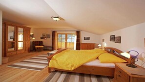 6 bedrooms, free WiFi, bed sheets