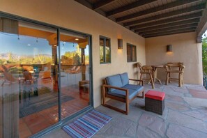 Outdoor dining - Spectacular Views, Heated Pool, & Outdoor BBQ (Tucson)