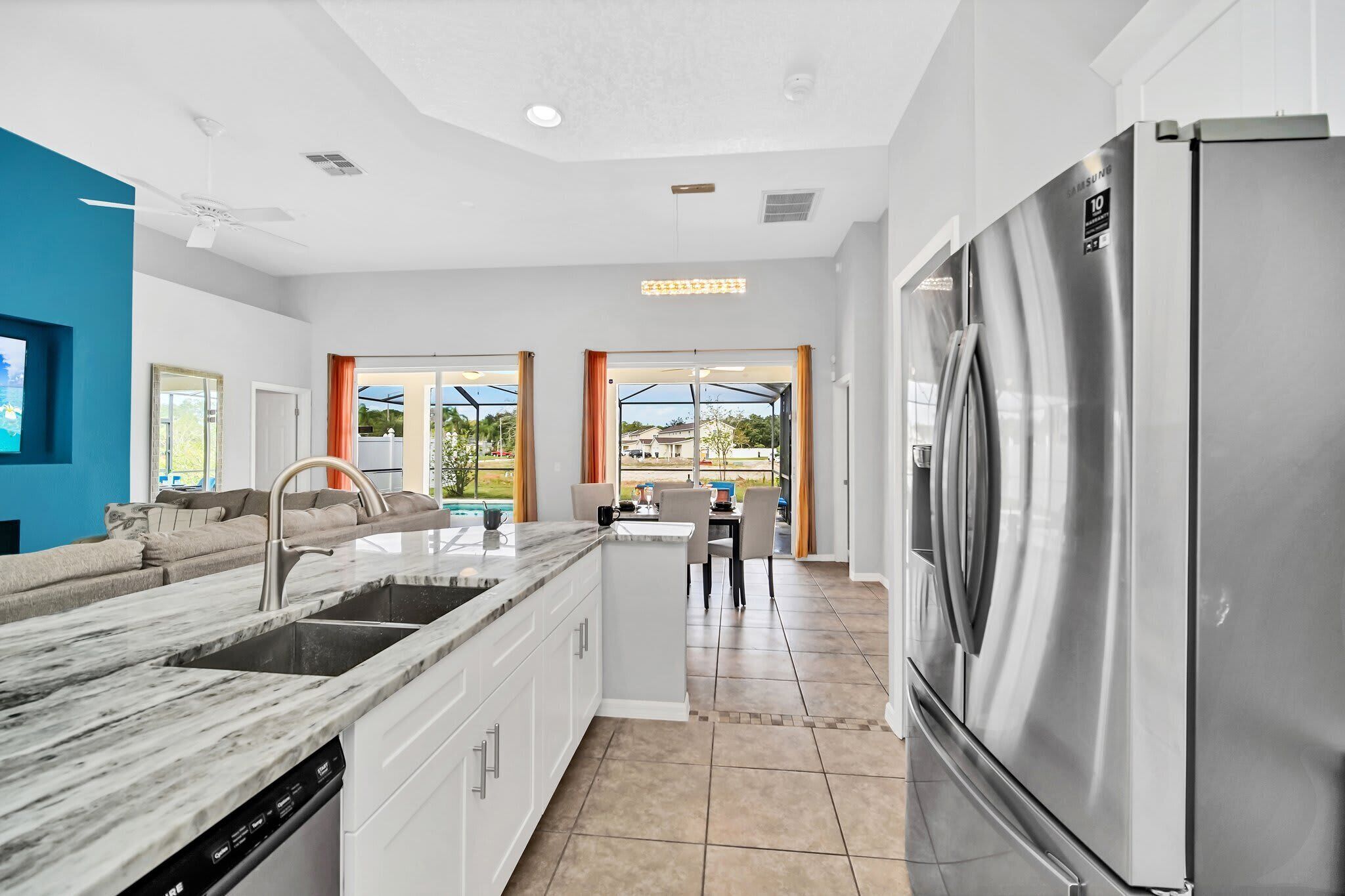 House (4 Bedrooms) | Private kitchen | Microwave, oven, stovetop, dishwasher