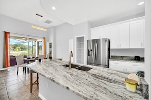 獨棟房屋 (4 Bedrooms) | 私人廚房 | 微波爐、烤箱、爐台、洗碗機