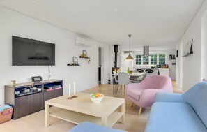 Télévision, cheminée