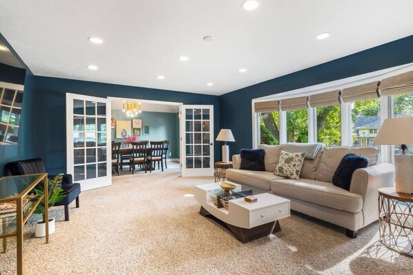 Smart TV, fireplace, video games, offices