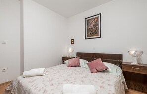 1 bedroom, free WiFi, bed sheets