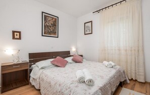 1 bedroom, free WiFi, bed sheets