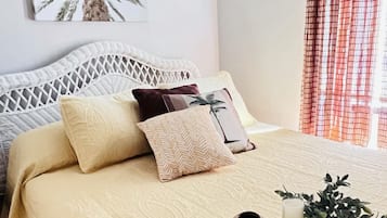 2 slaapkamers, een bureau, een strijkplank/strijkijzer, wifi