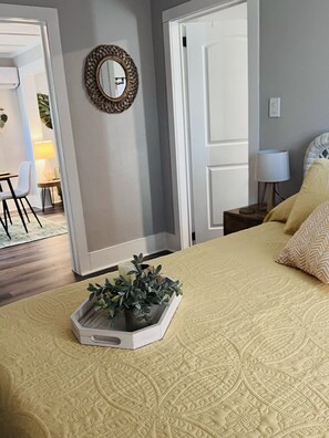 2 habitaciones, escritorio, tabla de planchar con plancha y wifi 