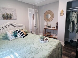2 habitaciones, escritorio, tabla de planchar con plancha y wifi gratis
