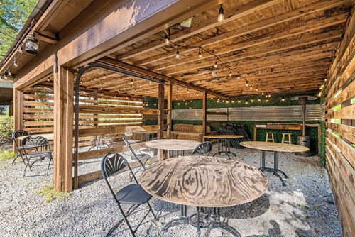 Cozy barn-house retreat w/hot tub 20 minutes to Nashville