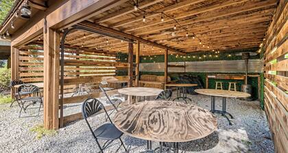 Cozy barn-house retreat w/hot tub 20 minutes to Nashville