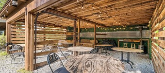 Cozy barn-house retreat w/hot tub 20 minutes to Nashville