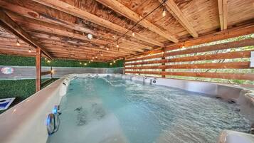 Bain à remous intérieur
