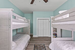3 bedrooms, desk, iron/ironing board, free WiFi