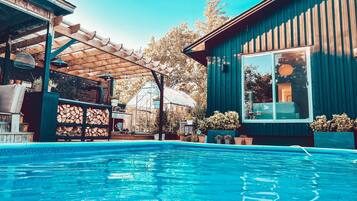 Piscina a l'aire lliure i piscina climatitzada