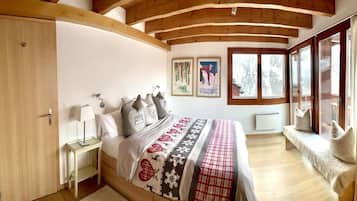5 bedrooms, free WiFi, bed sheets