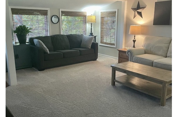 Een smart-tv, een dvd-speler en boeken