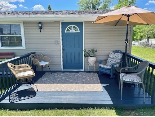 Cozy 3 bed, 2 bath home close to historic downtown Hannibal