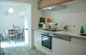Fridge, oven, stovetop, dishwasher - 2 bedroom cozy apartment in Bergerac (Bergerac)