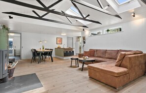 TV, fireplace - Gorgeous home in Ans By with WiFi (Ans By)