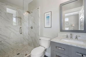 Bathroom - Salty Stingray by Bliss Beach Rentals (Destin)