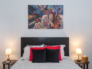 5 bedrooms, iron/ironing board, free WiFi, bed sheets - Beautifully updated New Orleans Home *sleeps 10* (New Orleans)