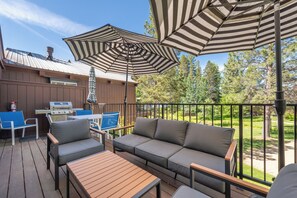 Outdoor dining - Contemporary Tahoe Lakeside Townhome (Tahoe City)