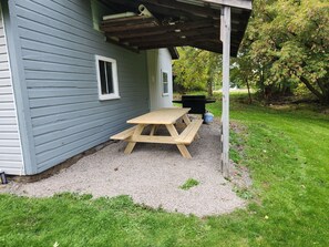 Outdoor dining - In the heart of Finger Lakes Wine Country (Penn Yan)