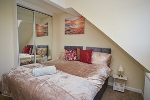 Casa | 2 habitaciones, tabla de planchar con plancha y wifi gratis 
