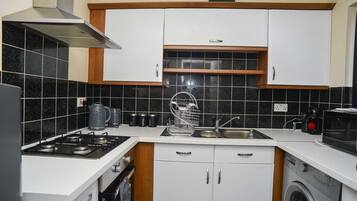 House | Private kitchen | Fridge, microwave, oven, stovetop