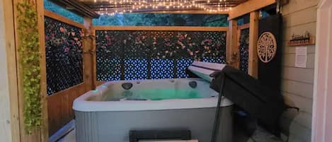 Tina de hidromasaje al aire libre