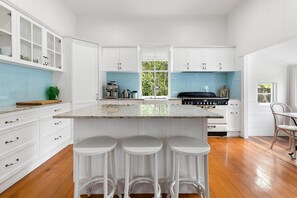 Fridge, microwave, dishwasher, cookware/dishes/utensils