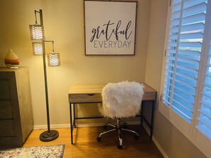 Interior - Cheerful 3-bedroom home with private putting green (Phoenix)
