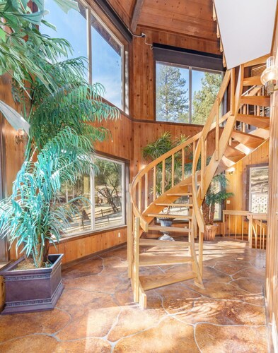 Goldside Mansion w/sleeping for 20 and tons of fun