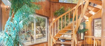 Goldside Mansion w/sleeping for 20 and tons of fun