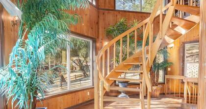 Goldside Mansion w/sleeping for 20 and tons of fun