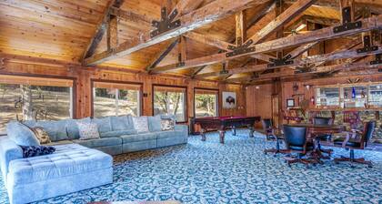 Goldside Mansion w/sleeping for 20 and tons of fun