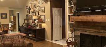 The Cow Palace! Beautiful 3/2 townhouse with a western flair!