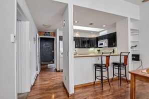 Fridge, microwave, oven, stovetop - Chic 2bed/2bath Modern Mountain Condo On Bus Line (Avon)