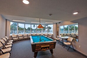 Game room - BEACH HAVEN -Luxury Oceanfront 2/2 Condo PeckPlaza9SE Heated Pool, Amazing Ocean Views (Daytona Beach)